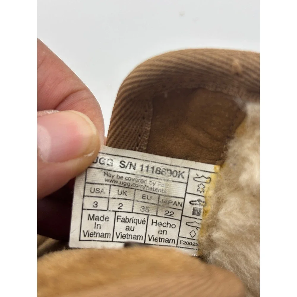 UGG Classic Mini II Chestnut Suede Sheepskin Boots Kids Size 3 1118890K